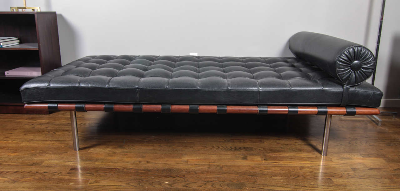 Vintage Barcelona Daybed by Mies van der Rohe, Mfg. Knoll at 1stDibs | barcelona  daybed vintage, knoll daybed vintage, barcelona daybed original