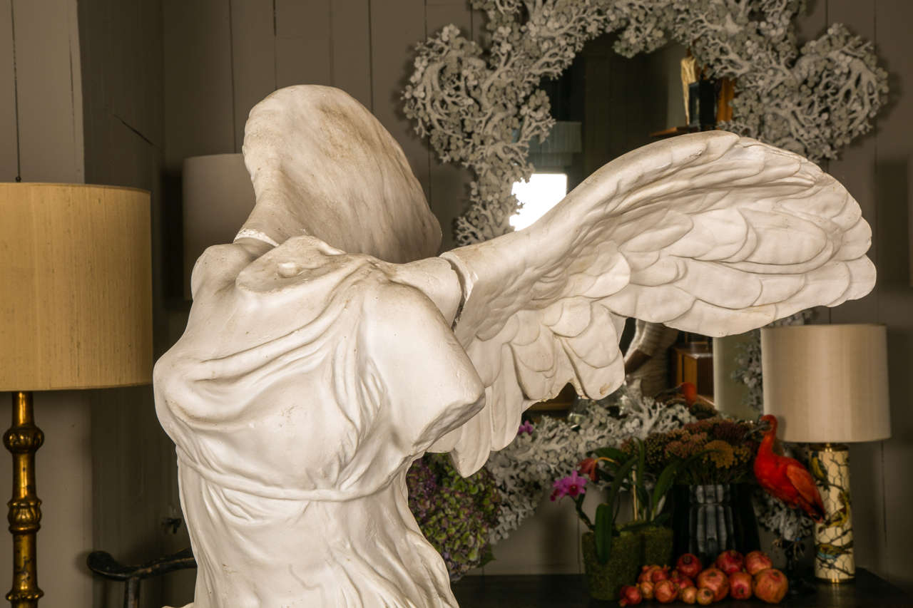 Nice reproduction of the Victory presented in the Louvre museum.
Perfect condition and very large size.
The wings are removable.