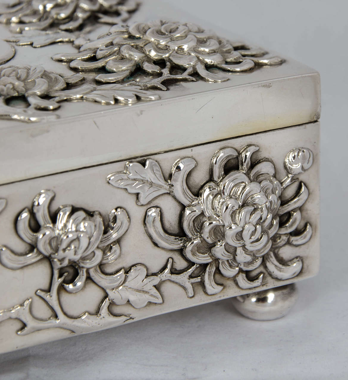 Chinese Export Silver Box with Chrysanthemum 1