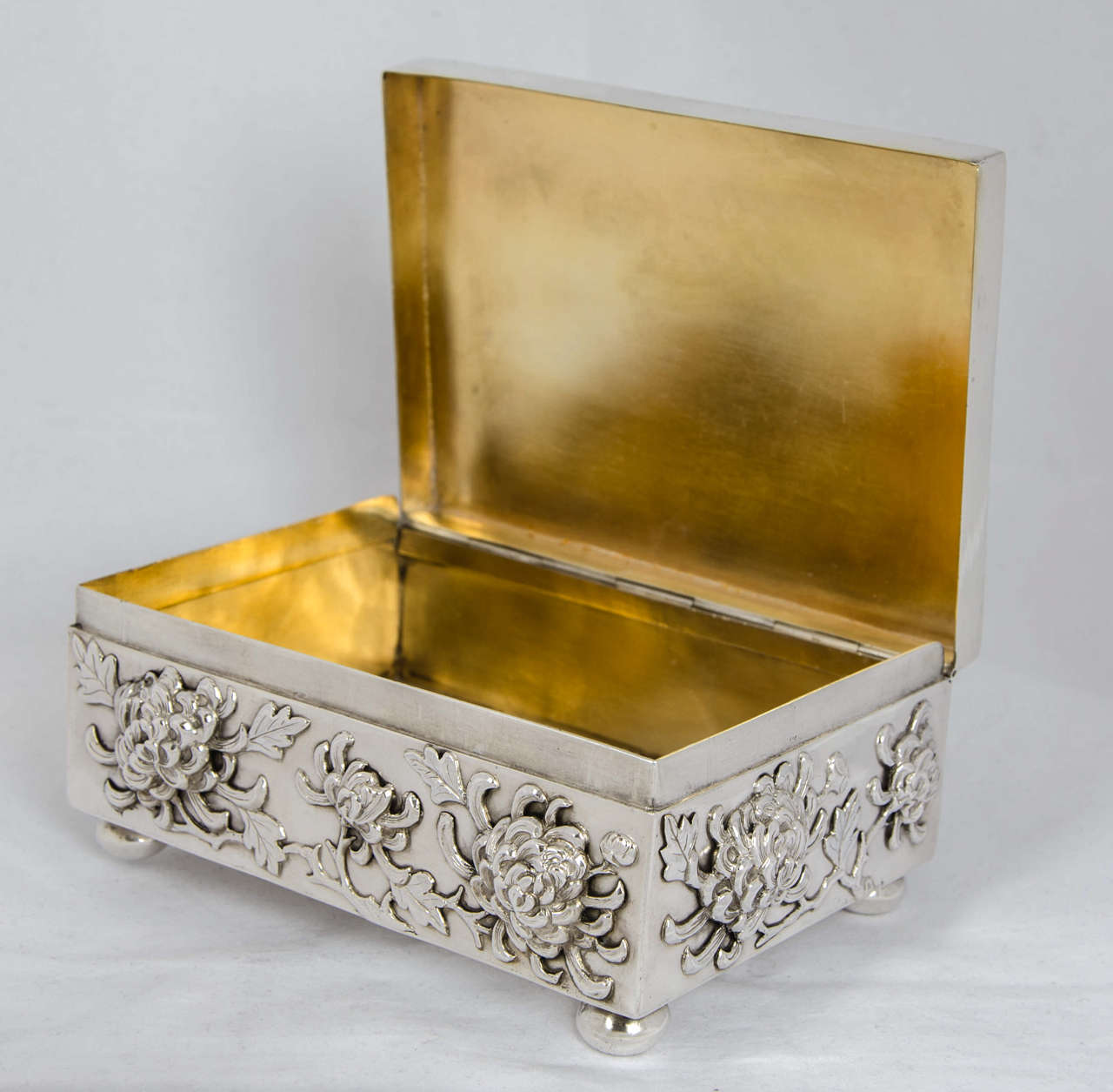 Chinese Export Silver Box with Chrysanthemum 2