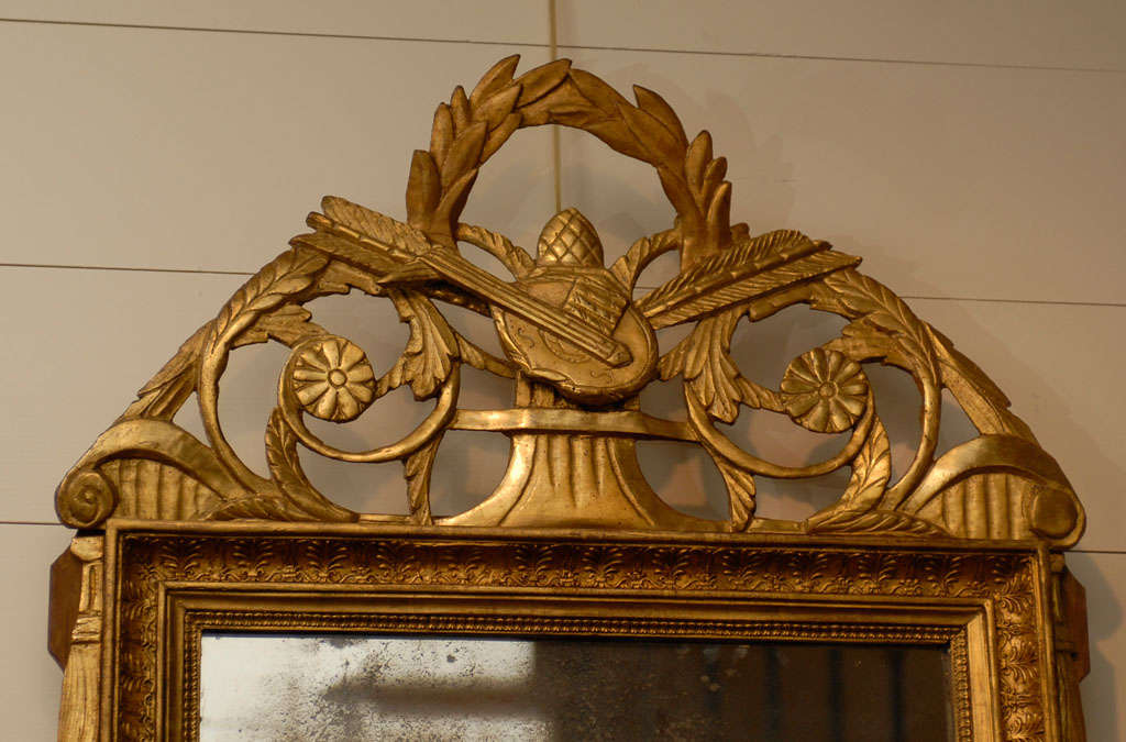 French Louis XVI Period Late 18th Century Giltwood Mirror with Carved Crest In Good Condition In Atlanta, GA