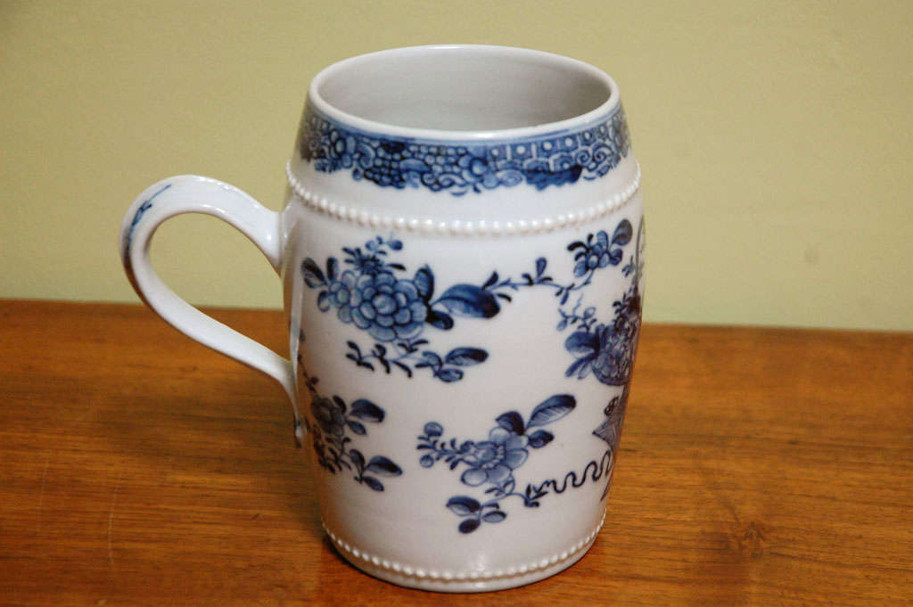 A Chinese Export Blue and White Porcelain Mug For Sale 2