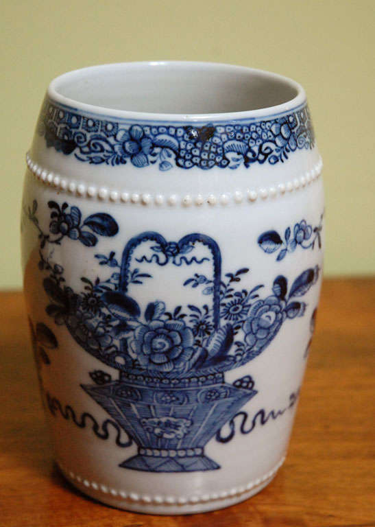 A Chinese Export Blue and White Porcelain Mug For Sale 3
