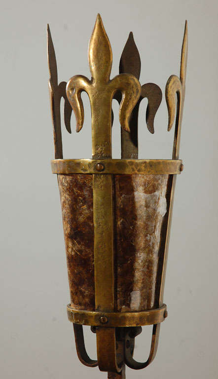 Paire de grandes appliques françaises des années 1920 Excellent état - En vente à Los Angeles, CA