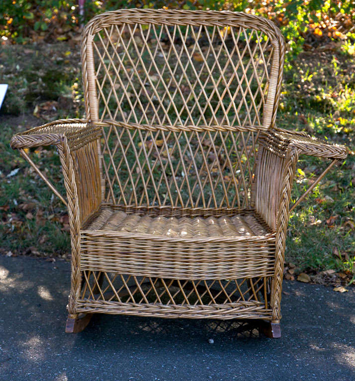 Antique Willow Wicker Rocker by Paine Furniture in original natural finish.

Rocker measures 36.5