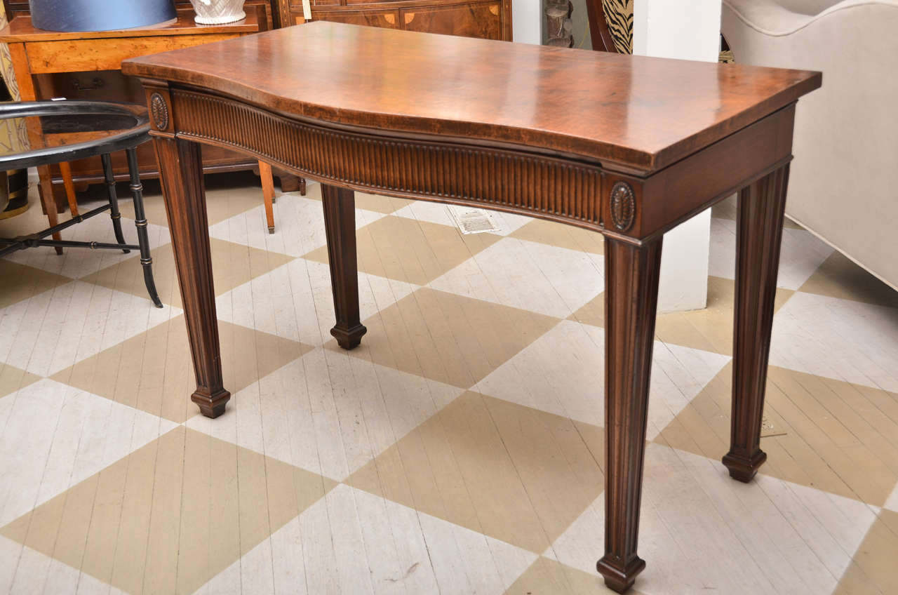 18th Century English Georgian Mahogany Serpentine Server or Console In Excellent Condition In Southampton, NY
