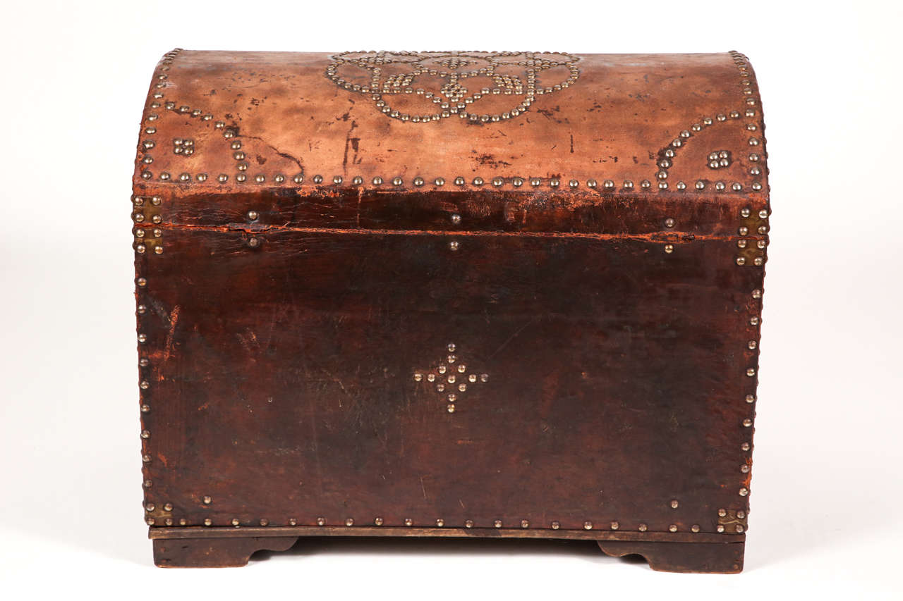 1920s Small Leather Trunk For Sale 5