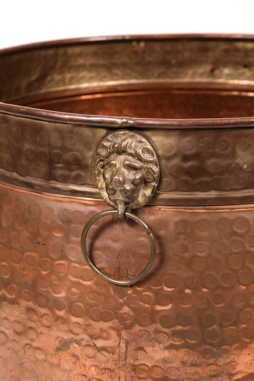 Hammered Copper Pot In Good Condition For Sale In Los Angeles, CA