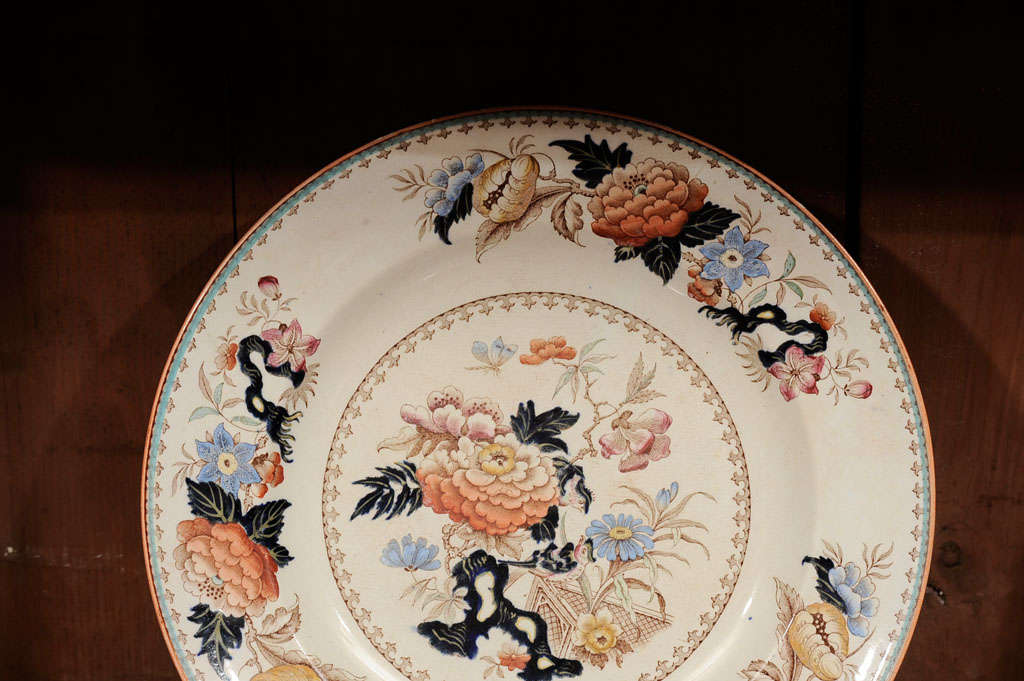 English Partial dinner service Wedgwood bullfinch pattern For Sale