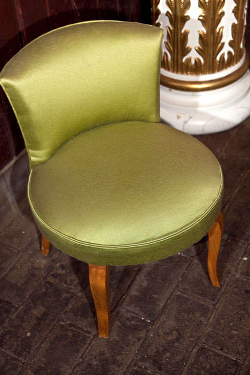 French Dressing Table Chair In Good Condition In Stamford, CT