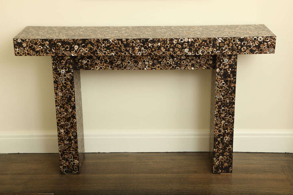 This sublime black lacquer console table is inset with many circles of mother-of-pearl, which give it a unique and extraordinary appearance.
R & Y Agousti brass tag.