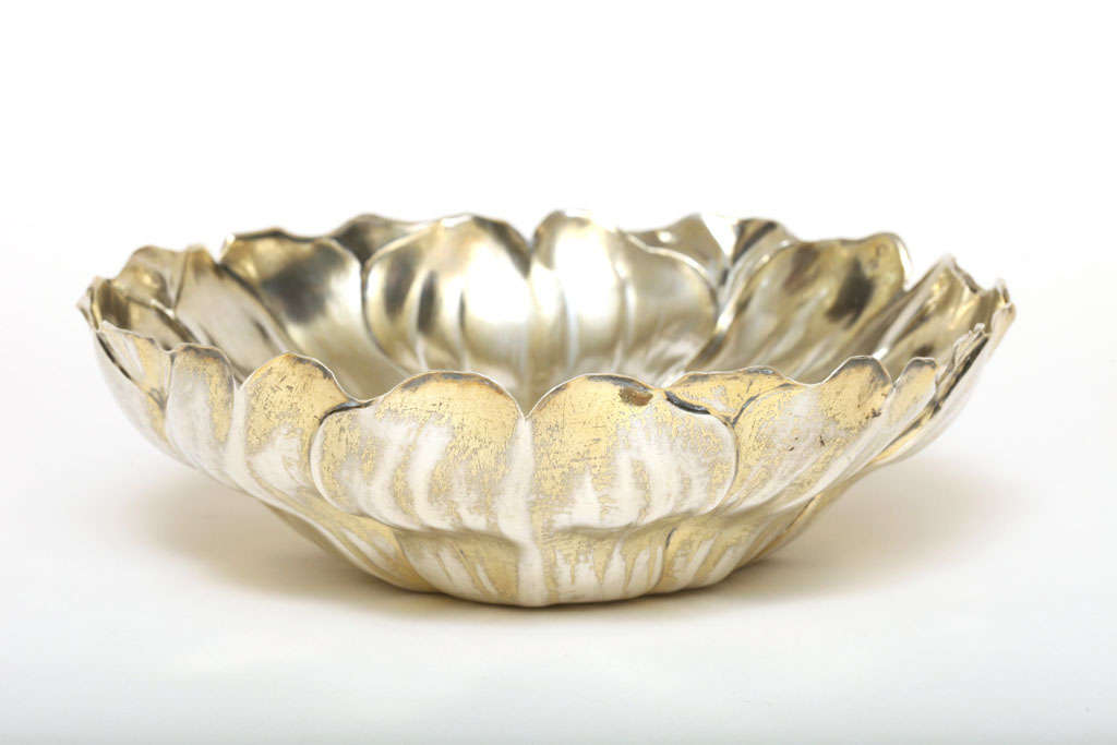 Silver vermeil coupe in the form of a poppy flower with lovely patina by Gustave Keller Fre`res (1881-1922), Paris.
Hallmarks: 950 silver/ G KELLER/ GK head of mercury/ V with crown above (Netherlands import mark used from 1893-1906).