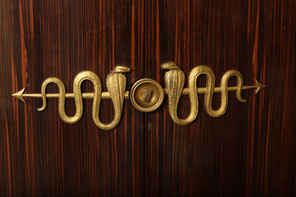 Art déco André Frechet Cabinet Art Déco français en ébène de Macassar, galuchat et bronze doré en vente