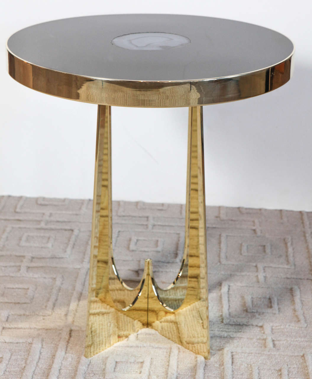 Beautiful brass and resin with an agate inclusion side table designed by Adam Thomas Hebb. His work with resin, ammonite and/or stone make each of his pieces a little unique jewel. They are handmade in his studio in Los Angeles. 

Currently we