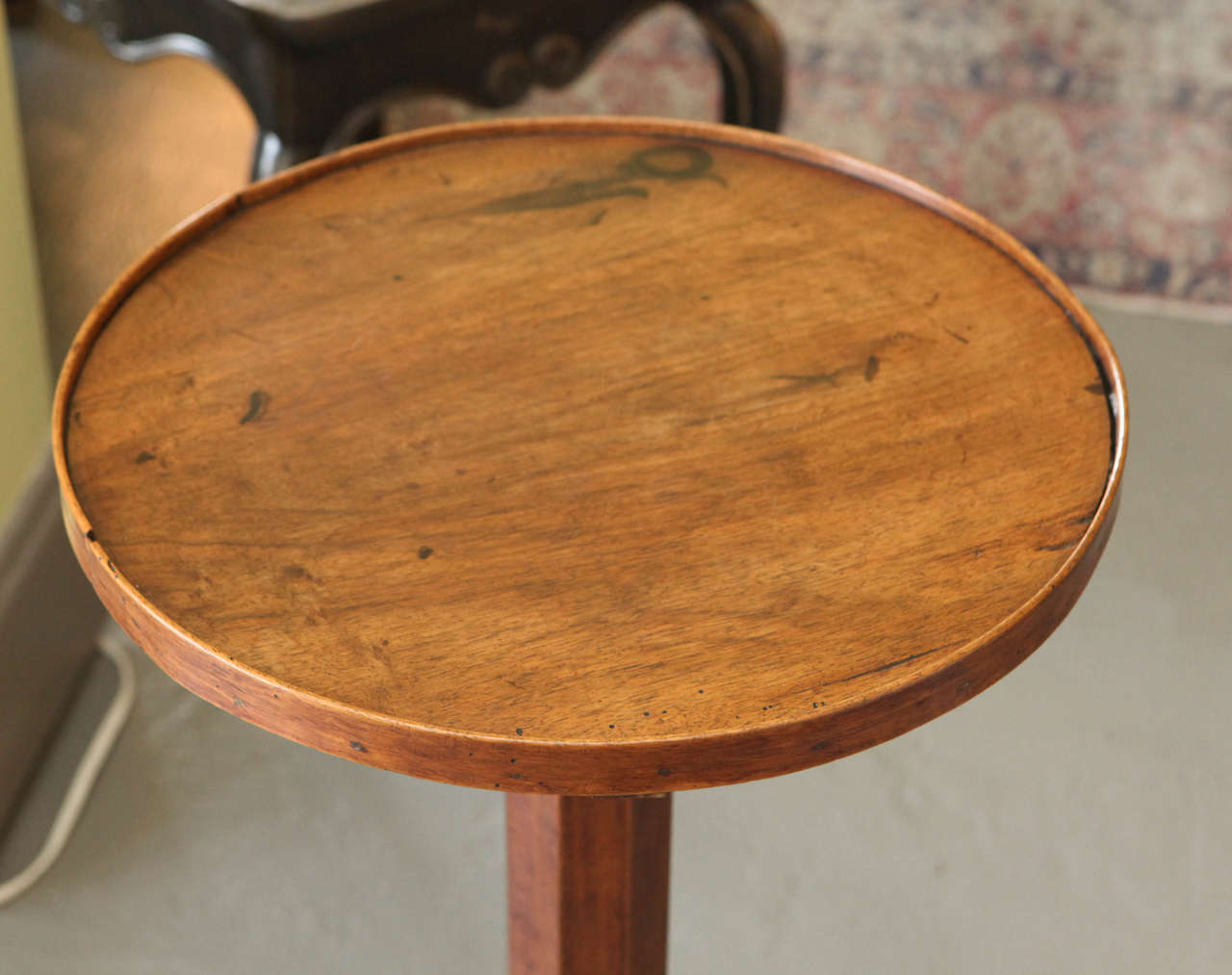 French Walnut Stand or Table, circa 1840 In Excellent Condition In Los Angeles, CA