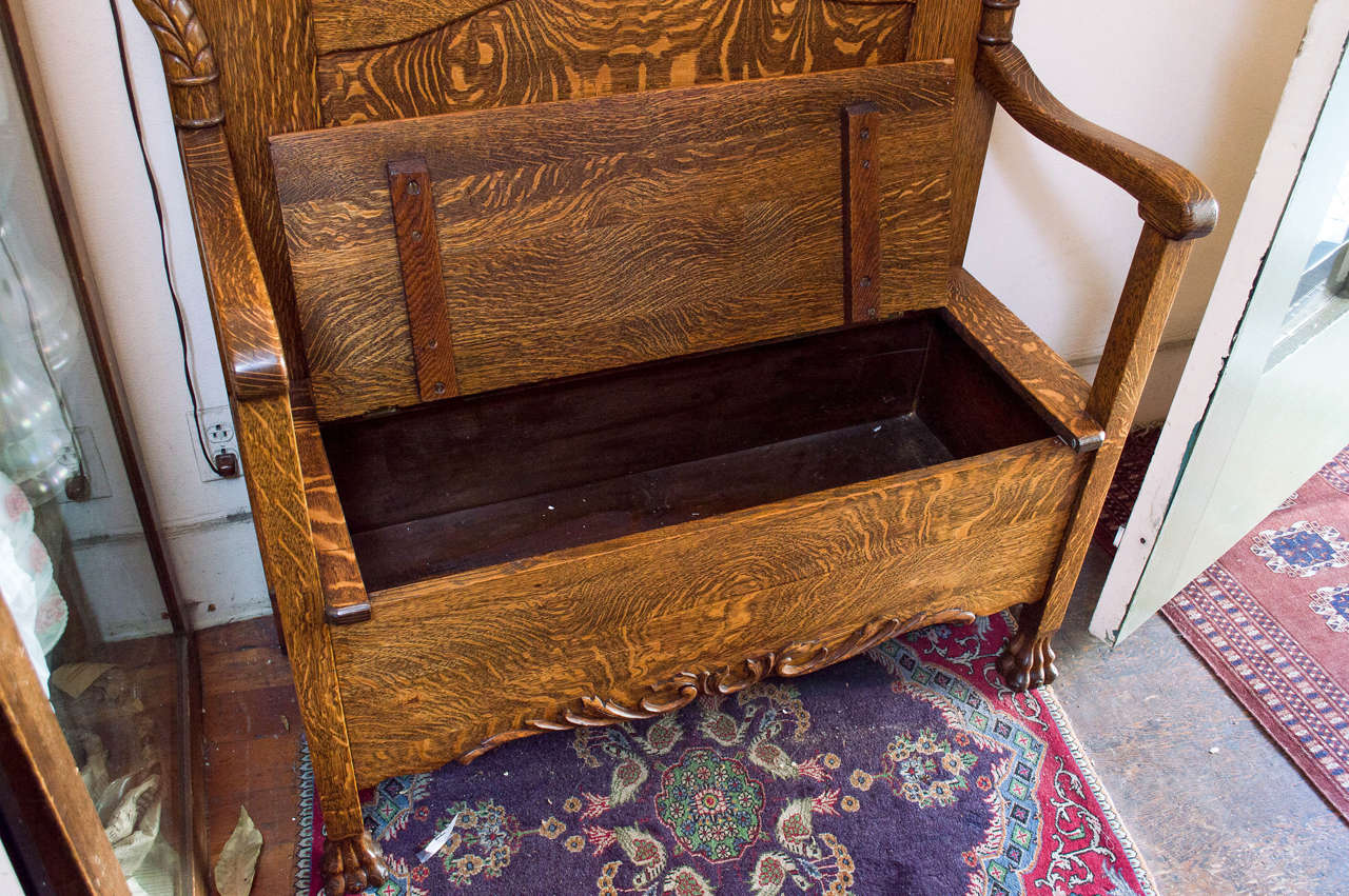 Super Quarter Sawn Oak Hall Bench with Matching Mirror with Hooks In Excellent Condition In Petaluma, CA