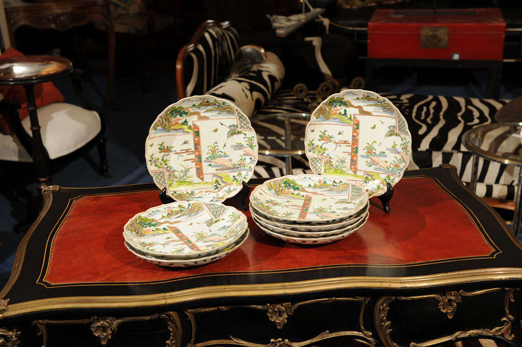 19th Century Set Of Eight Japanese Imari Polychrome Porcelain Serving Plates For Sale