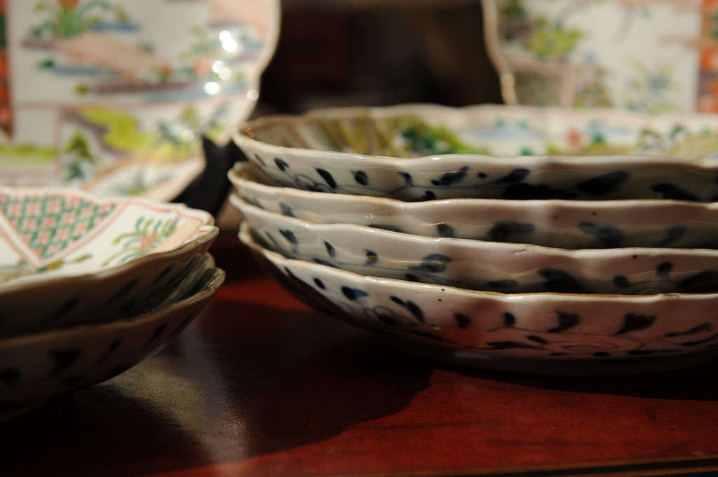 Set Of Eight Japanese Imari Polychrome Porcelain Serving Plates For Sale 2