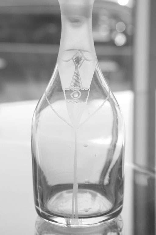 Américain Vintage Etched Glass Whimsical Man Decanter Bottle Barware en vente