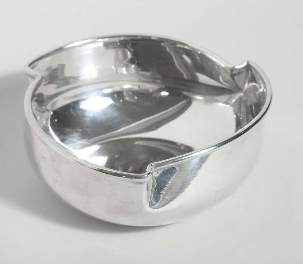 Circular sterling silver coupe with three folds around the upper lip.
Hallmarks: 925 silver/ probable Norwegian poincon

3.65 ozs

(Price shown is reduced price, no further trade discount) 