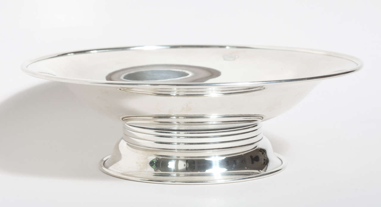 Sterling silver coupe with a rolled rim on a base with three horizontal circles and a foot with a rolled rim. Monogrammed with two engraved crowns.
Hallmarks: 950 silver/ G KELLER/ PARIS/ GK head of mercury.