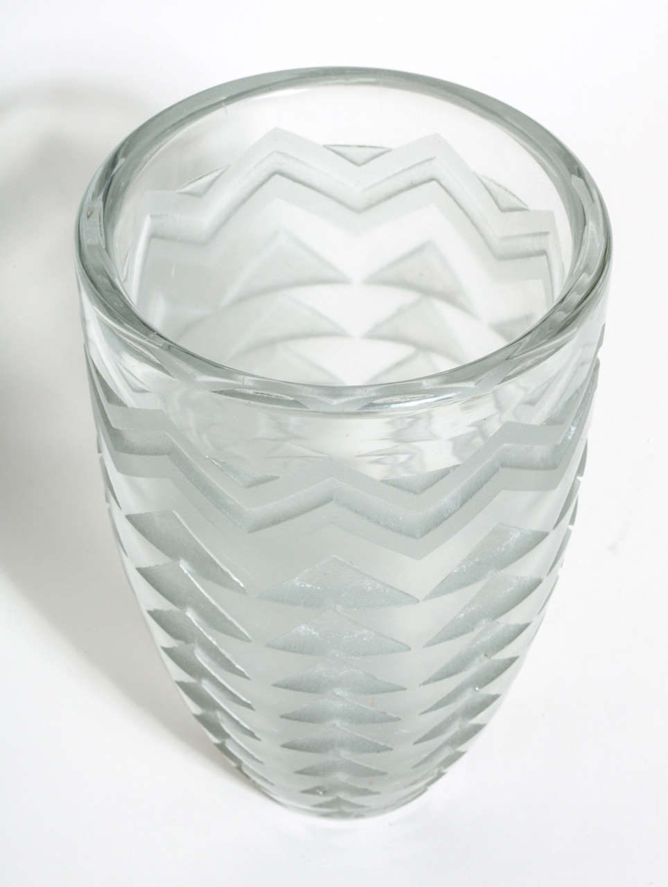 Jean Luce French Art Deco Clear Etched Glass Vase In Good Condition For Sale In New York, NY