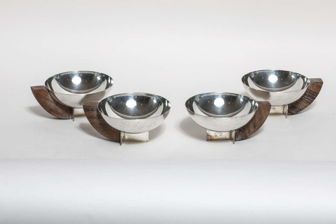 Maison Desny French Art Deco Set of Four Silvered Metal Cups with Wood Handles In Good Condition For Sale In New York, NY