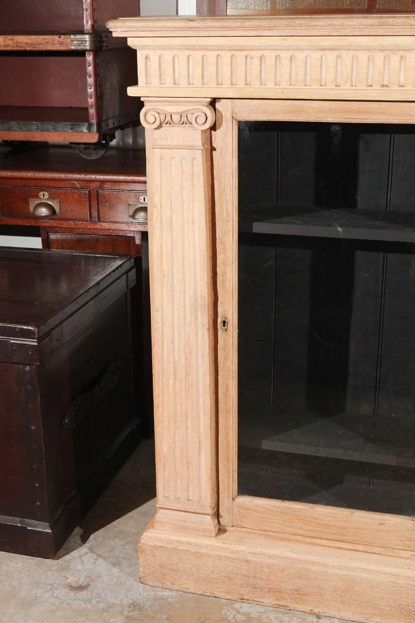 Late 19th Century English Oak Bookcase with Glass Doors In Good Condition In Los Angeles, CA