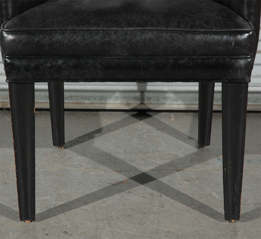 Highback Arrow Sessel aus Leder mit ebonisierten Beinen