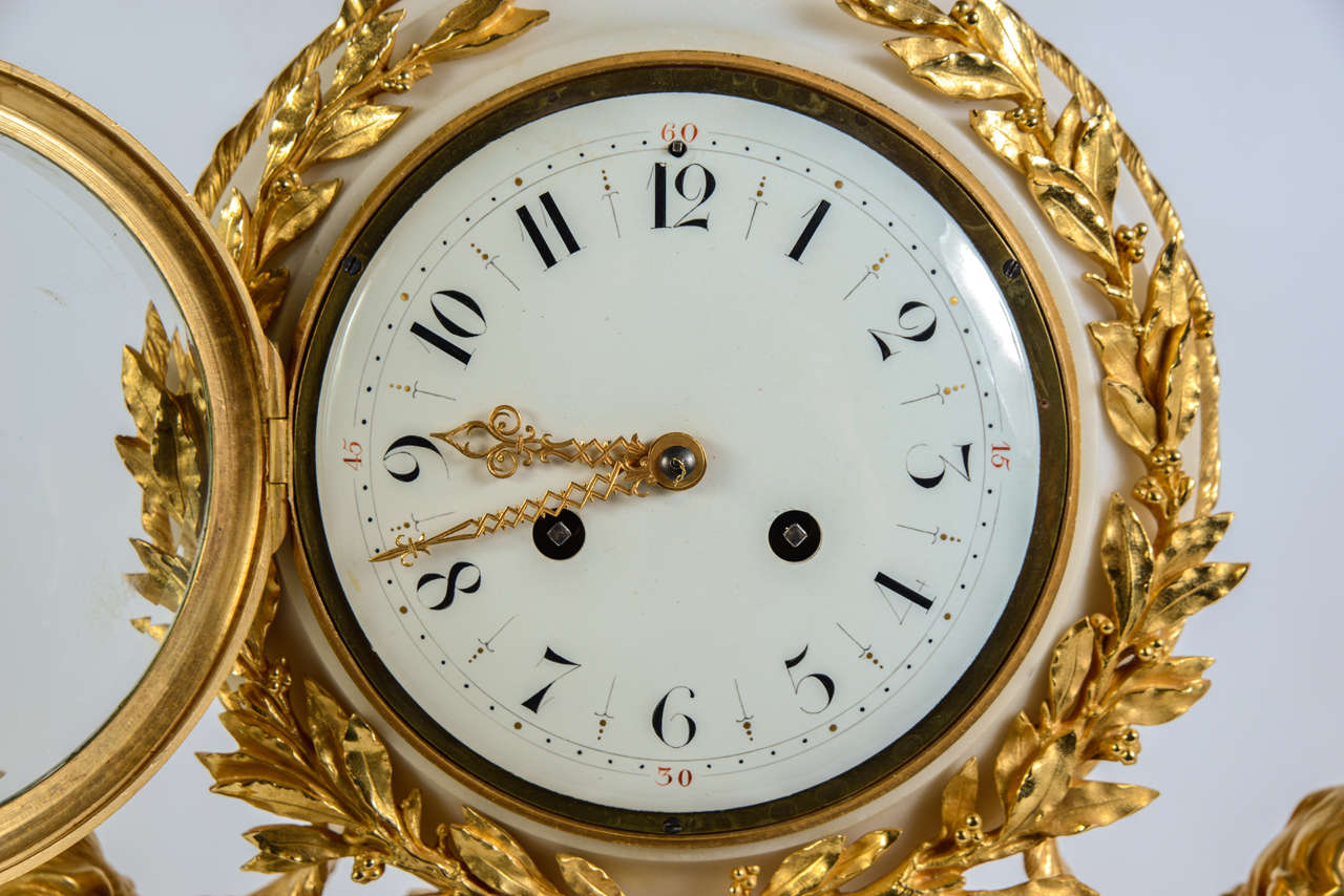 Gorgeous Louis XVI Style Mantel Clock In Excellent Condition For Sale In Paris, FR