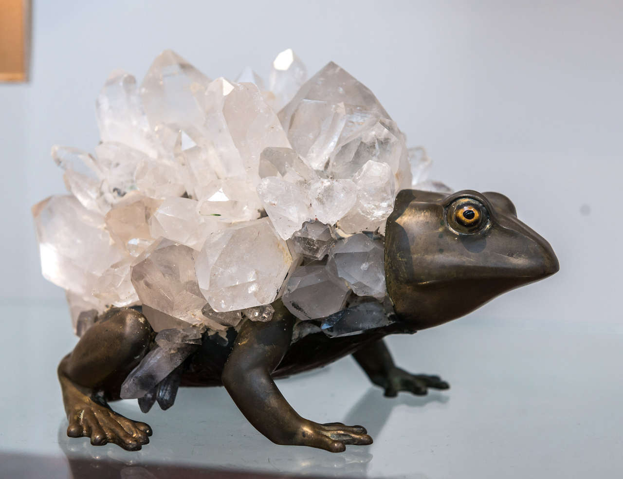 A captivating and unusual sculpture of a frog by Anthony REDMILE (England 20th century) in patinated bronze, overlaid with quartz.
Circa 1970
Label on the bottom:  REDMILE OBJECTS, 73 Pimlico Road, London, England