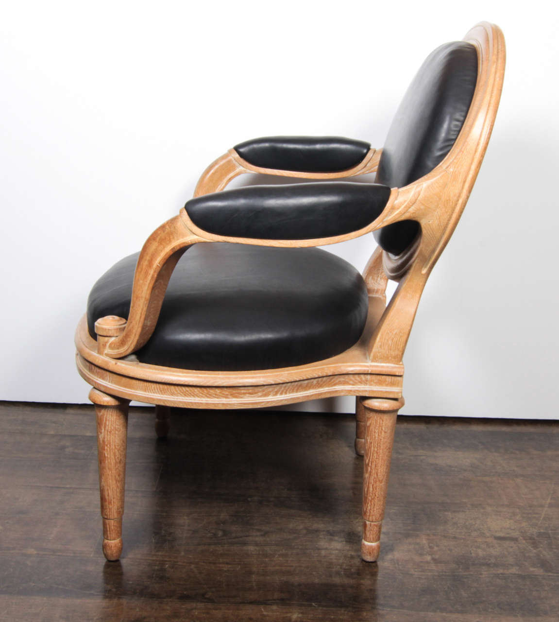 Pair of David Hicks Paris Armchairs Upholstered in Black Leather In Good Condition In New York, NY