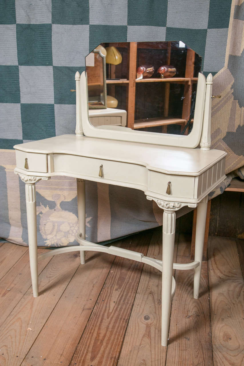 Mid-20th Century French Art Deco Dressing Table and Chair