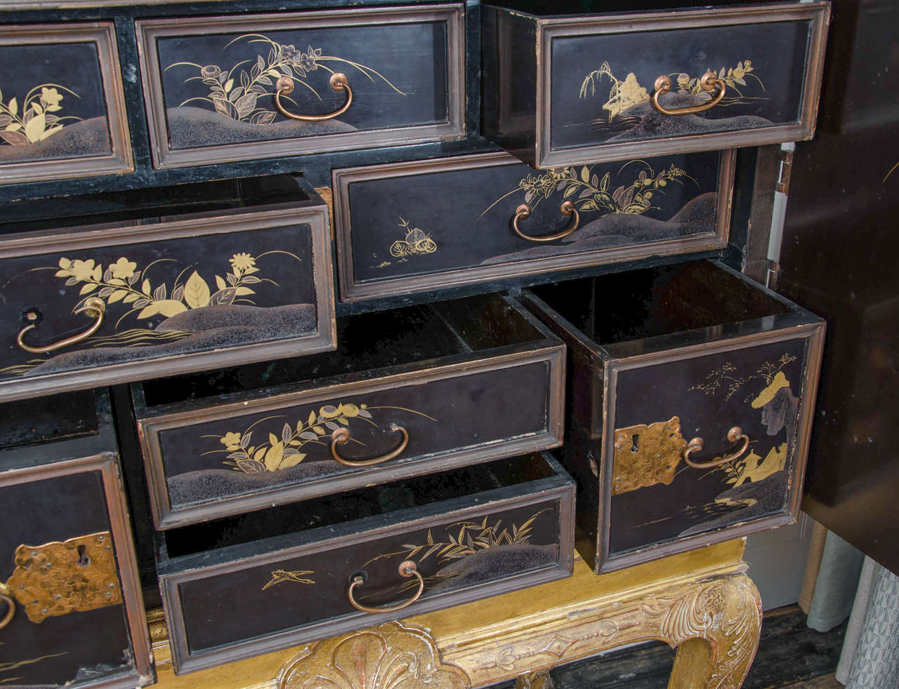 Late 17th Century Chinese Black Laquer Cabinet 4