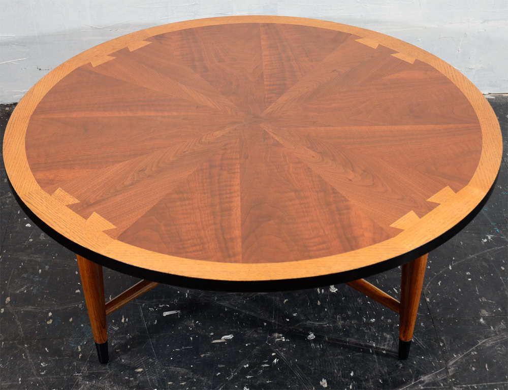 Walnut Coffee Table by Lane In Excellent Condition For Sale In New York, NY