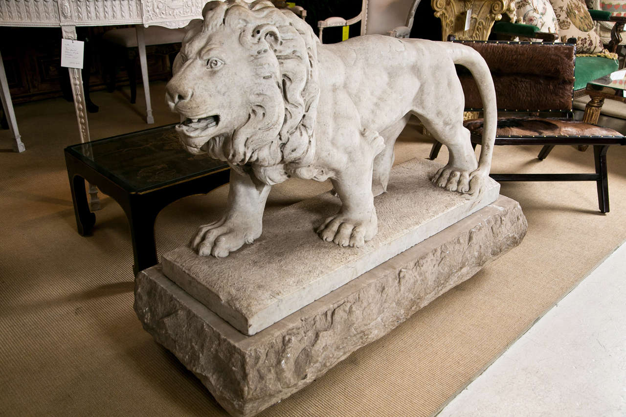 19th C Carved Marble Lion on Marble Plinth In Excellent Condition In Stamford, CT