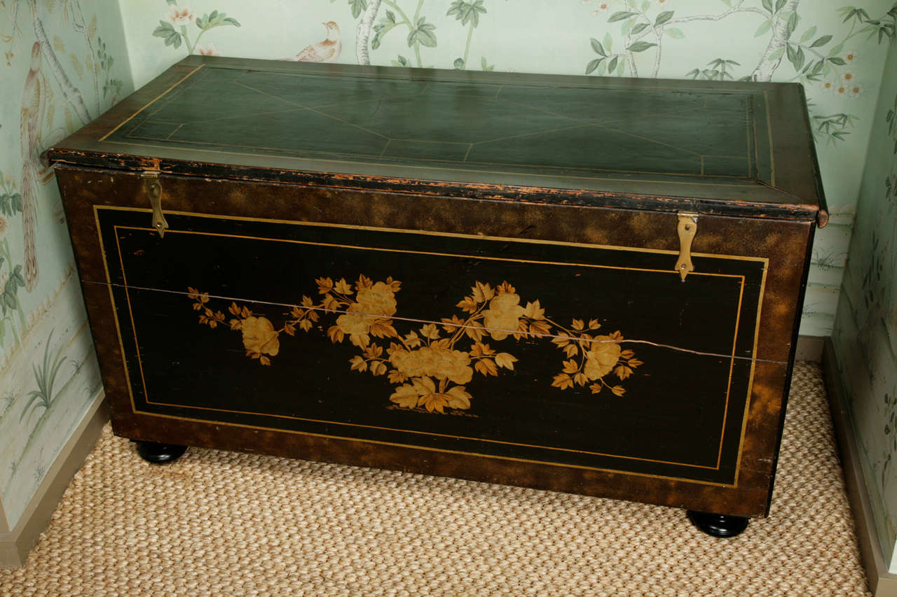 18th Century Japanned Trunk For Sale 2