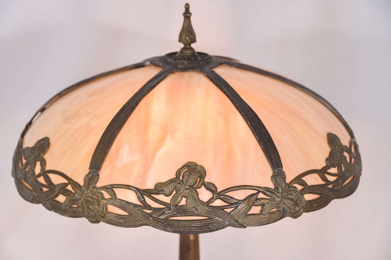 American Colonial 1930s Bent Slag Glass Table Lamp