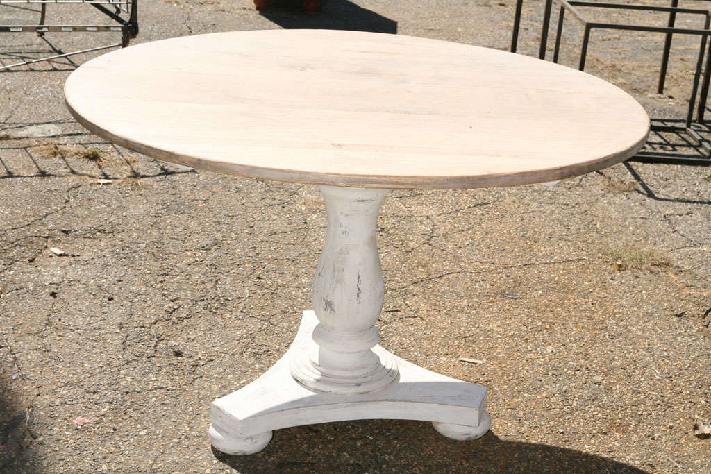 Rustic Round Pedestal Farm Table