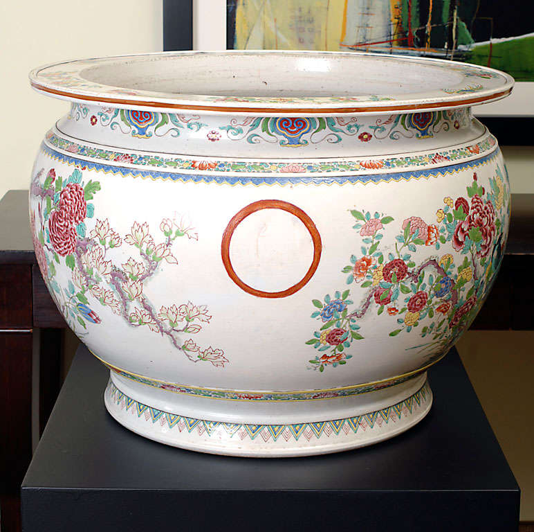 Chinese Famille Rose Fish Bowl In Excellent Condition For Sale In Kensington, MD