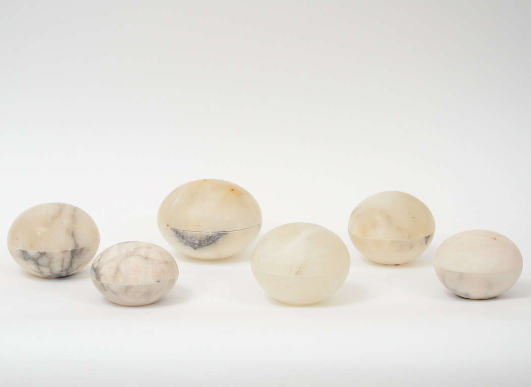 PAULY & C. / CVM  :  SET OF 3 COVERED ALABASTER BOWLS