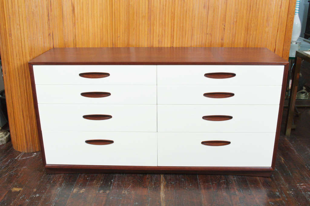 Beautiful mahogany Hendredon dresser with newly lacquered drawer fronts. Features fitted top drawers. Expertly refinished.