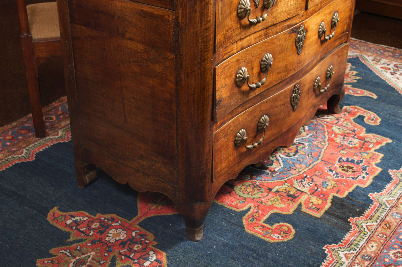 19th Century French Walnut Serpentine Front Commode, circa 1740 For Sale