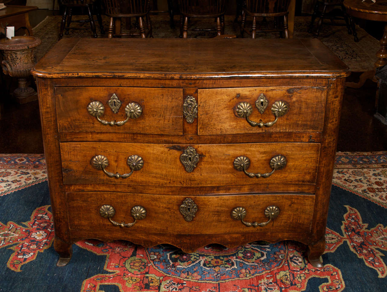 French Walnut Serpentine Front Commode, circa 1740 For Sale 4