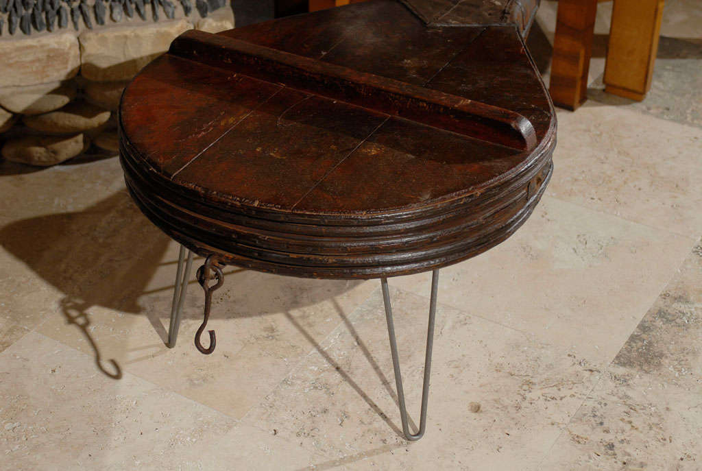 Contemporary Bellows-Shaped Side Table Raised on Three Metal Looping Legs In Fair Condition For Sale In Atlanta, GA