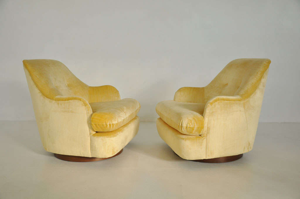 Mid-Century Modern Milo Baughman Swivel Chairs for Directional