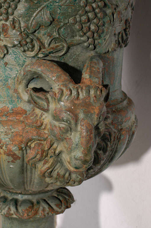 Painted Medici Urn In Good Condition In Washington, DC