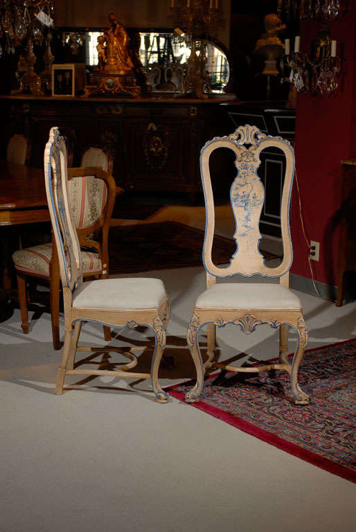 Antique Set of William and Mary Style Painted Side Chairs For Sale 1