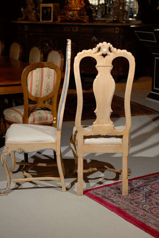 Antique Set of William and Mary Style Painted Side Chairs In Excellent Condition For Sale In Atlanta, GA