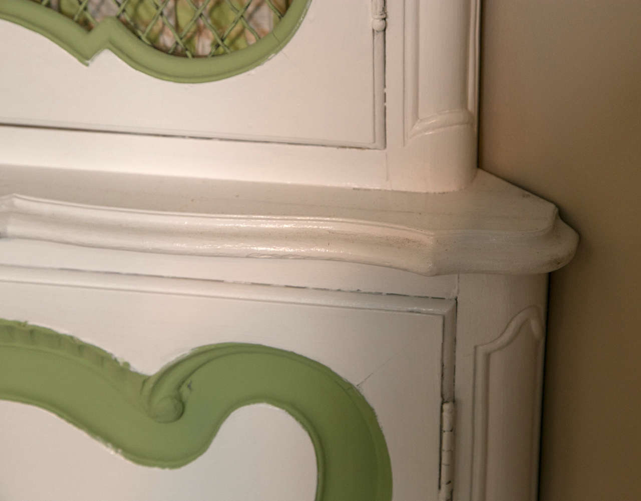 Pair of painted wood corner cabinets 5